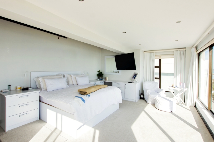 5 Bedroom Property for Sale in Calypso Beach Western Cape
